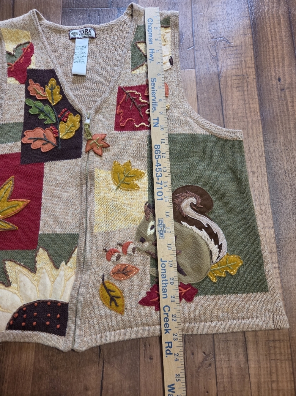 Tiara Vgt.Patchwork Autumn Sweater Vest with Squirrel Motif. Zip Front Sz XL - Picture 4 of 5